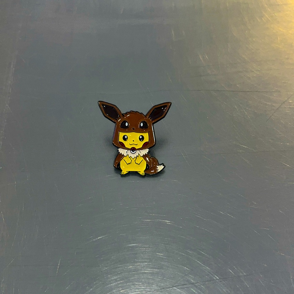 Pokémon Pikachu Eevee Costume Pin